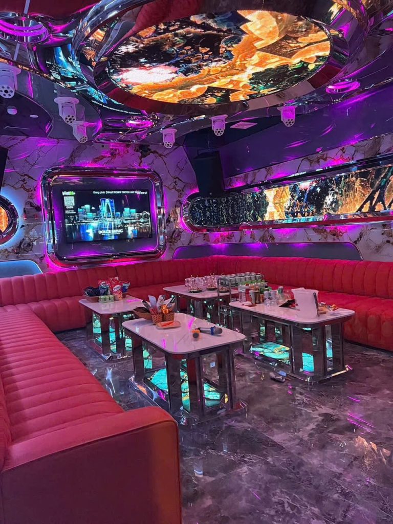 địa điểm {{ 24h }} Đặt Phòng Karaoke Phố Trần Kim Xuyến Yên Hòa Hà Nội. Quán Karaoke ZOZO Trần Kim Xuyến ( Quán Karaoke Ở đường Trần Kim Xuyến) 0934637776