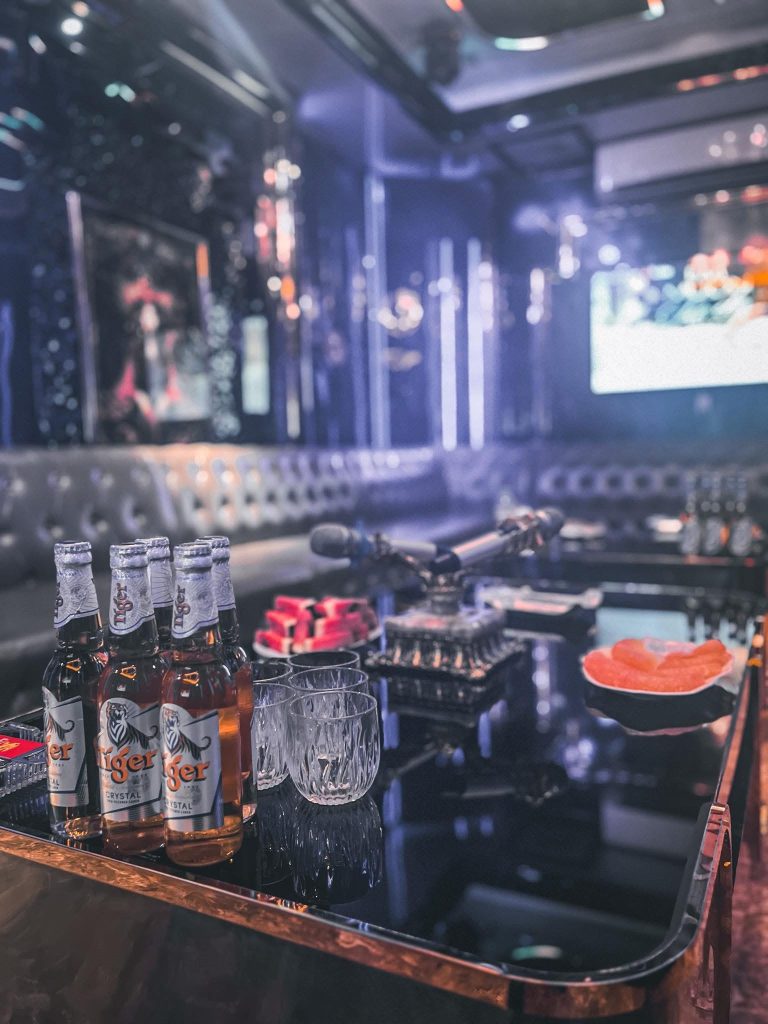 địa điểm {{ 24h }} Đặt Phòng Karaoke Phố Nguyễn Văn Tuyết ở Hà Nội, Karaoke 5 Sao Nguyễn Văn Tuyết, { Karaoke Khu vực đường Nguyễn Văn Tuyết Đống Đa) 0934637776