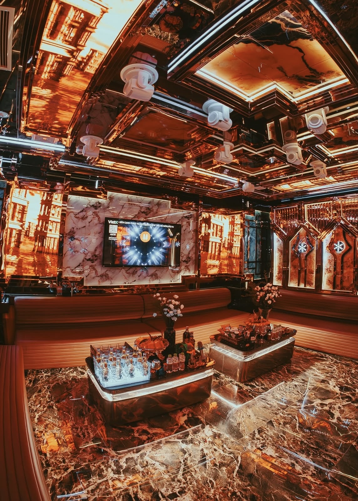 Titan Club { CLUB } Karaoke - 14 Vũ Phạm Hàm - Yên Hoà - Hà Nội 0934637776