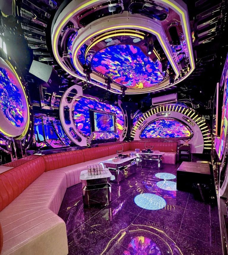 Quán Mc queen CLUB Karaoke OCD tại số 29 đường Đê La Thành Đống Đa Hà Nội nơi buồn phiền được “bỏ đi” và tâm trí trở nên nhẹ nhàng hơn