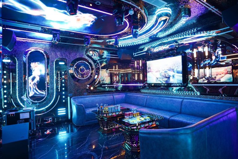 Quán Karaoke Raptor KTV 116 Phố Bùi Thị Xuân Hai Bà Trưng Hà Nội có thiết kế độc đáo dàn âm thanh đẳng cấp thích hợp cho các buổi tiệc tùng