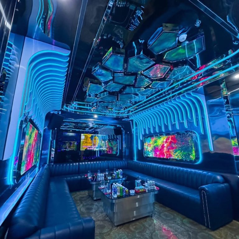Karaoke Sol 172 Nguyễn Khánh Toàn Cầu Giấy Hà Nội phong cách kiến trúc lộng lẫy và hệ thống âm thanh cực kỳ chuyên nghiệp