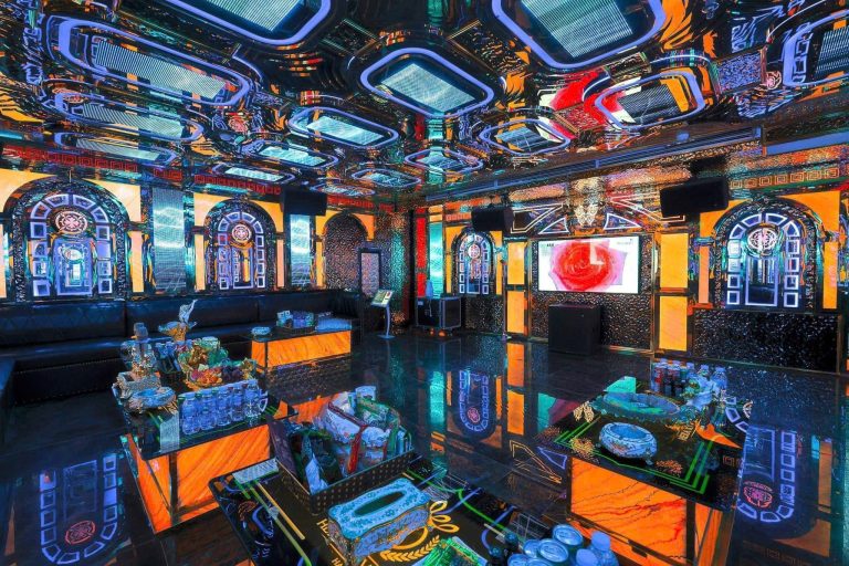 Karaoke Titan tại 14 Vũ Phạm Hàm Cầu Giấy Hà Nội ánh sáng hiện đại và không gian sang trọng để giải tỏa căng thẳng