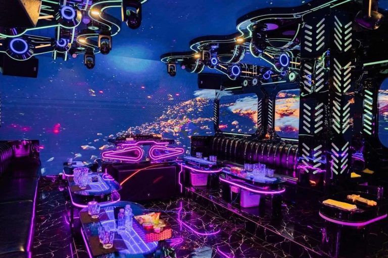 Quán DẠ HƯƠNG Karaoke tại 20 Lê Văn Hưu Hai Bà Trưng Hà Nội bạn bè gia đình hay tổ chức sự kiện Nằm ngay trung tâm 0934637776