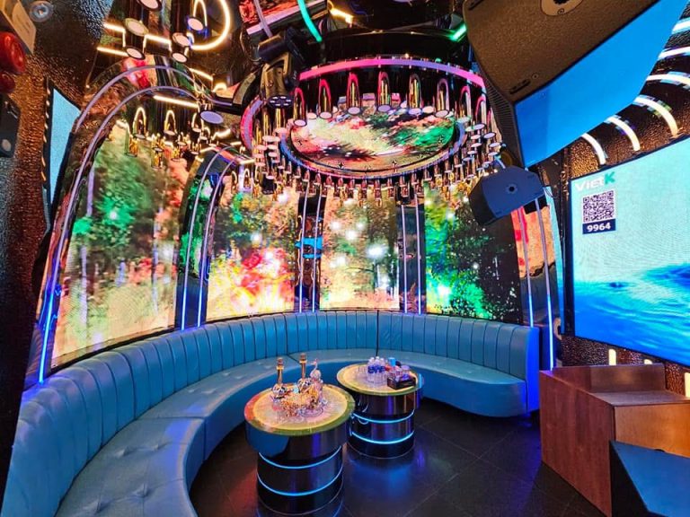 GRAND 300 KARAOKE SỐ 300 XÃ ĐÀN Đống Đa Hà Nội thiết kế mang hơi hướng hiện đại không gian rộng rãi phù hợp cho các buổi tiệc lớn
