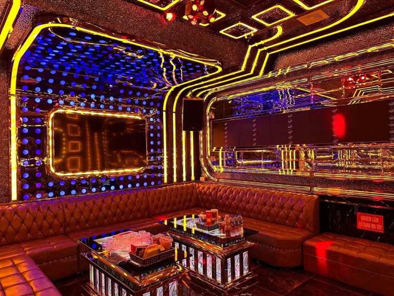 Karaoke Hoàng Gia ROYAL CLUB 85 Nguyễn Khang Yên Hòa Hà Nội phòng hát đa dạng sang trọng phù hợp với mọi lứa tuổi