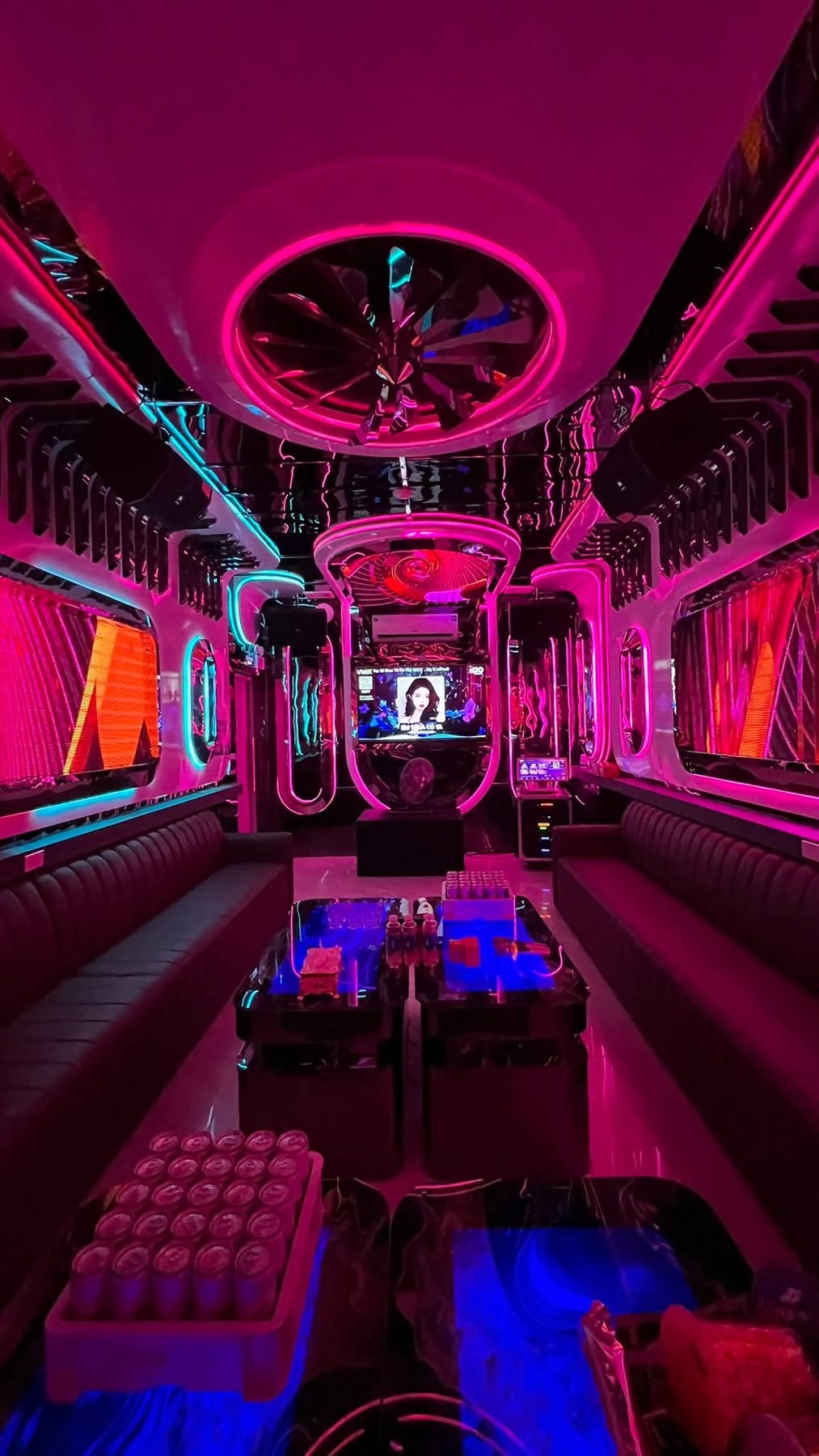 85 NGUYỄN KHANG ROYAL KARAOKE HOÀNG GIA & KTV - 85 NGUYỄN KHANG - Yên Hòa Hà Nội - 0963259599