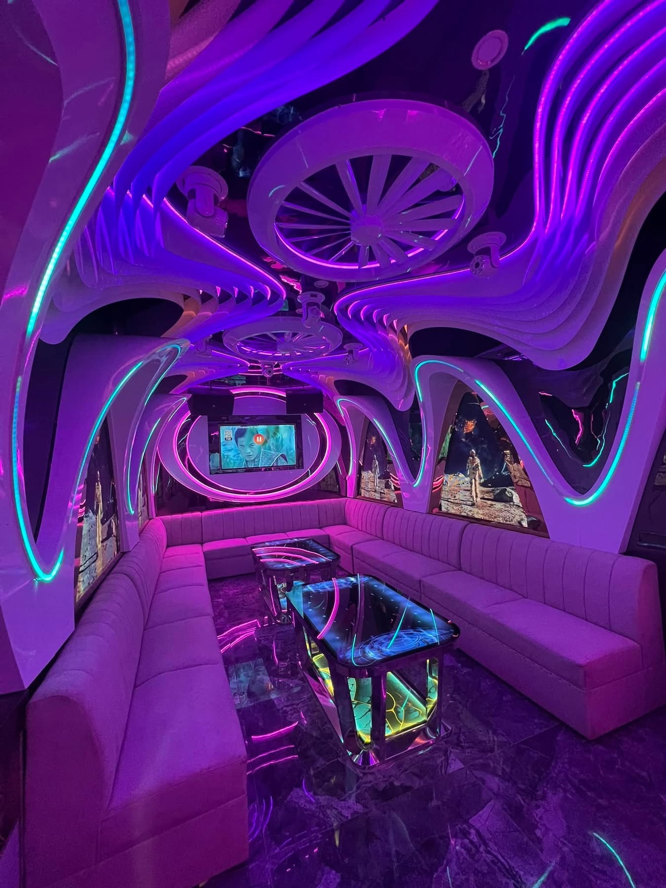 Quán - KARAOKE - NGỌC ANH { tại } 78 NGUYỄN CHÍ THANH - ĐỐNG ĐA - Hà Nội 0933865553