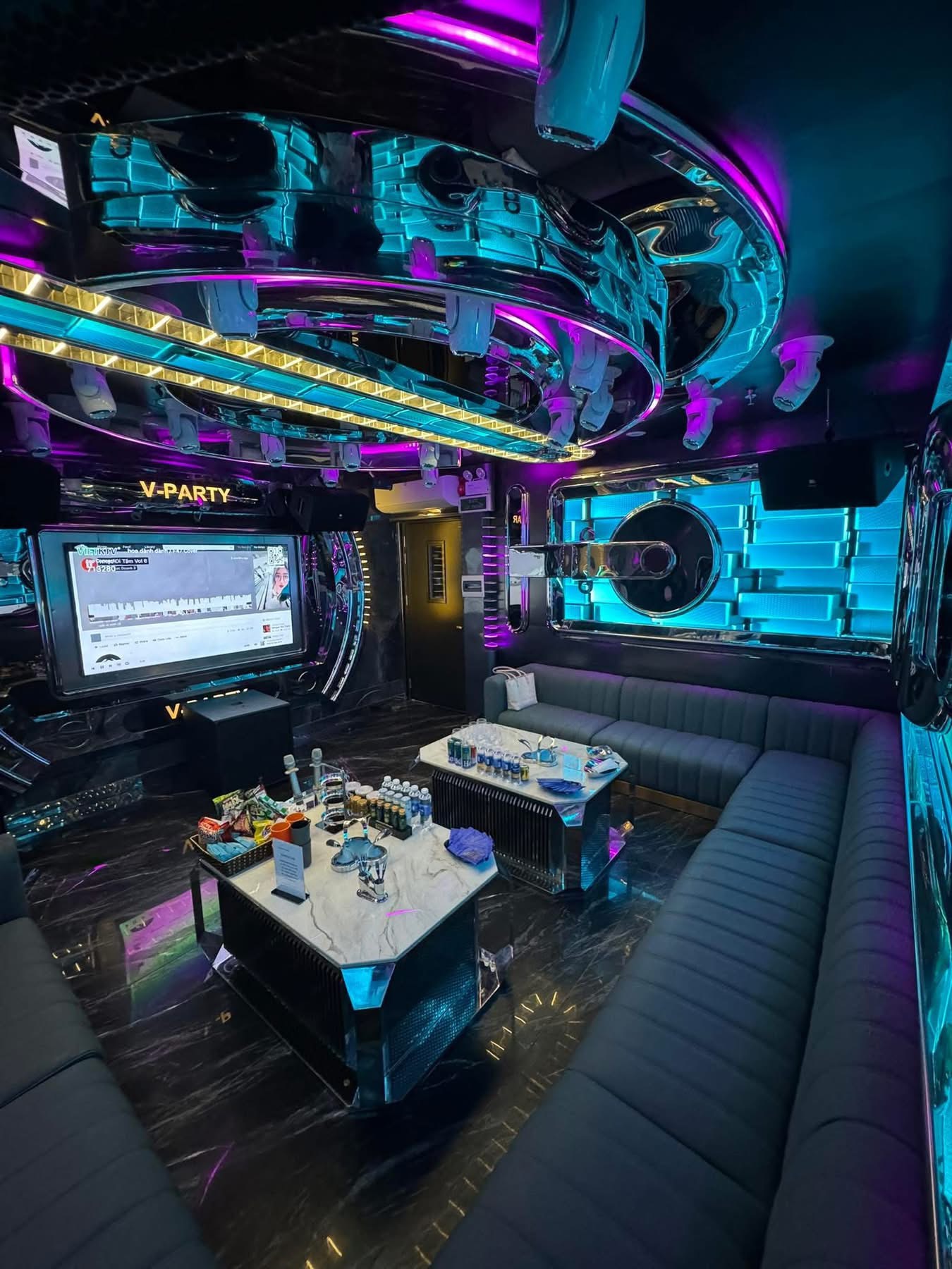 Quán { KTV } VENUS - Karaoke - 16 Trúc Khê - Đống Đa - Hà Nội - thiết kế đẳng cấp hiện đại xa hoa 0945907887