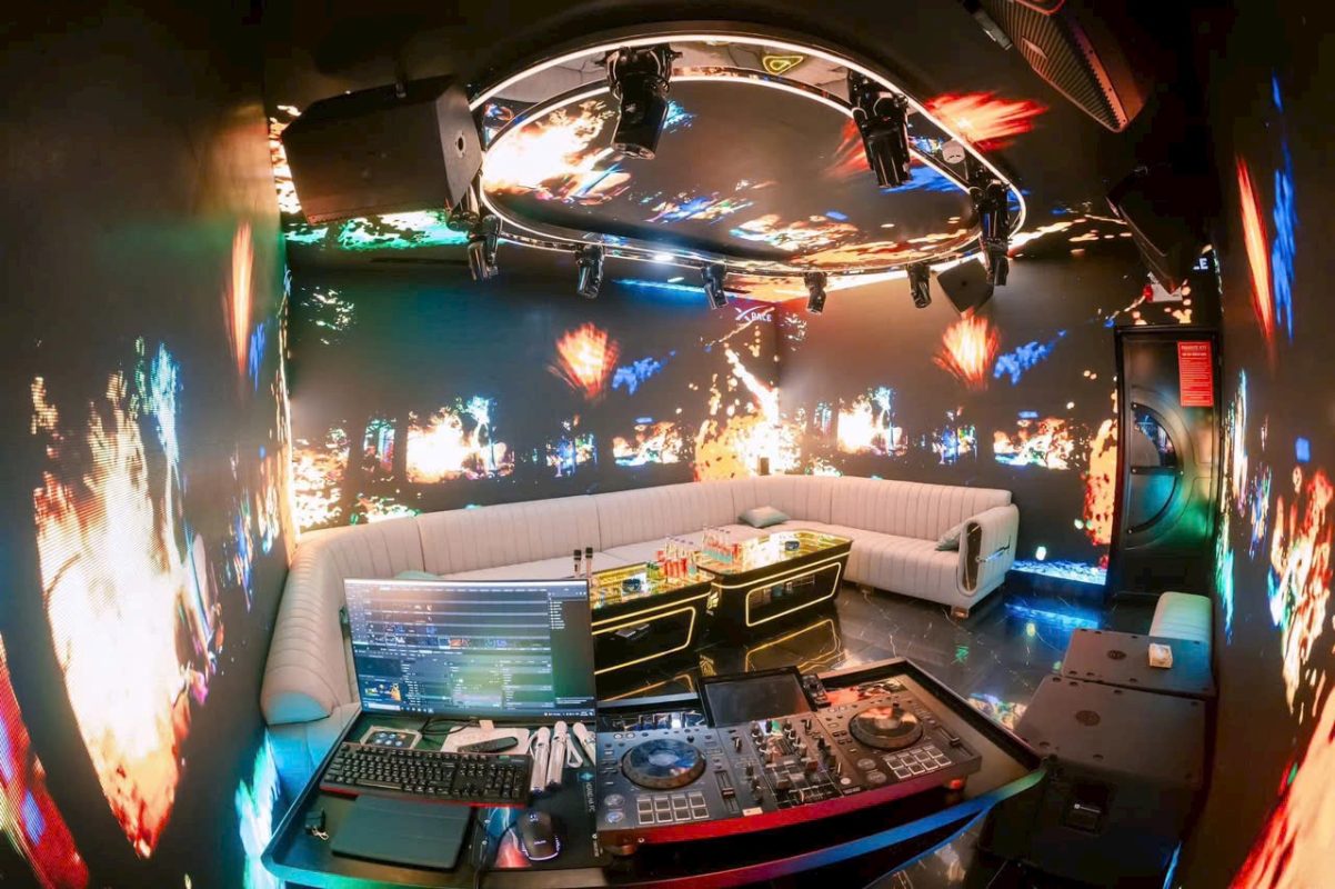 COSMOS CLUB Quán Bar Club 21 Tràng Tiền Hoàn Kiếm Hà Nội & giải trí nightlife thế hệ mới COSMOS – Frequency of the Night 21 Tràng Tiền 0949967786