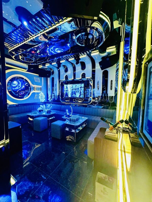 Quán, Karaoke Royal, Hoàng Gia – 03 Nguyễn Thị Định, Trung Hoà, Yên Hòa, Hà Nội, 0949967786