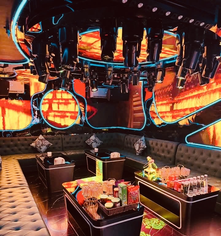Karaoke ROYAL, Club – 35, 33 Nguyễn Khang – Yên Hòa – Cầu Giấy – Hà Nội, 0934637776