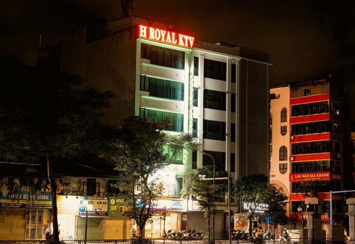 Quán, Karaoke Royal Club, H Royal KTV , 12 Nguyễn Khang , Yên Hòa , Cầu Giấy , Hà Nội, 0934637776