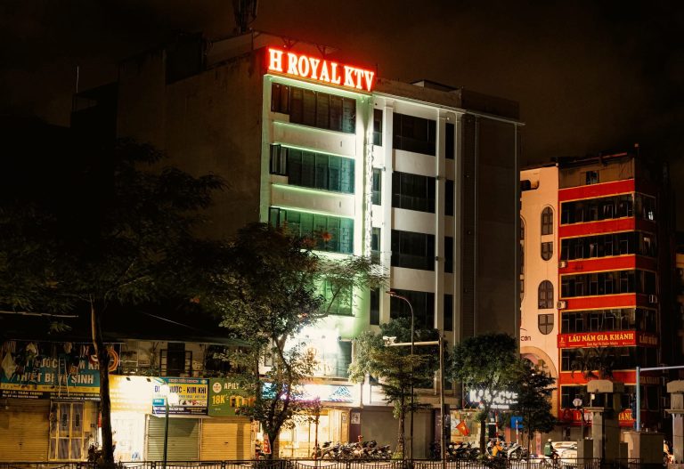 Quán, Karaoke Royal Club, H Royal KTV , 12 Nguyễn Khang , Yên Hòa , Cầu Giấy , Hà Nội, 0934637776
